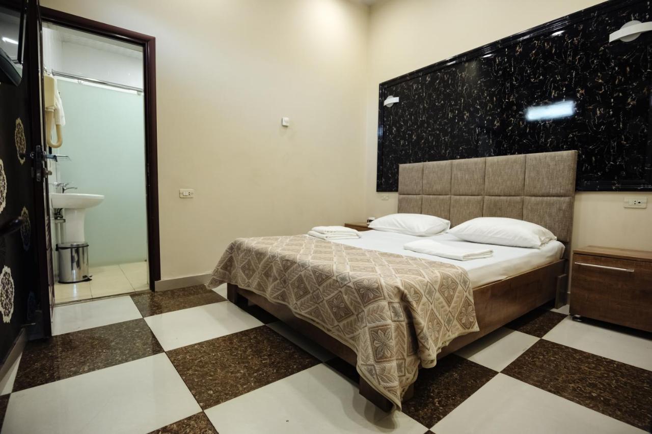 Golden Seconds Hotel Erévan Extérieur photo