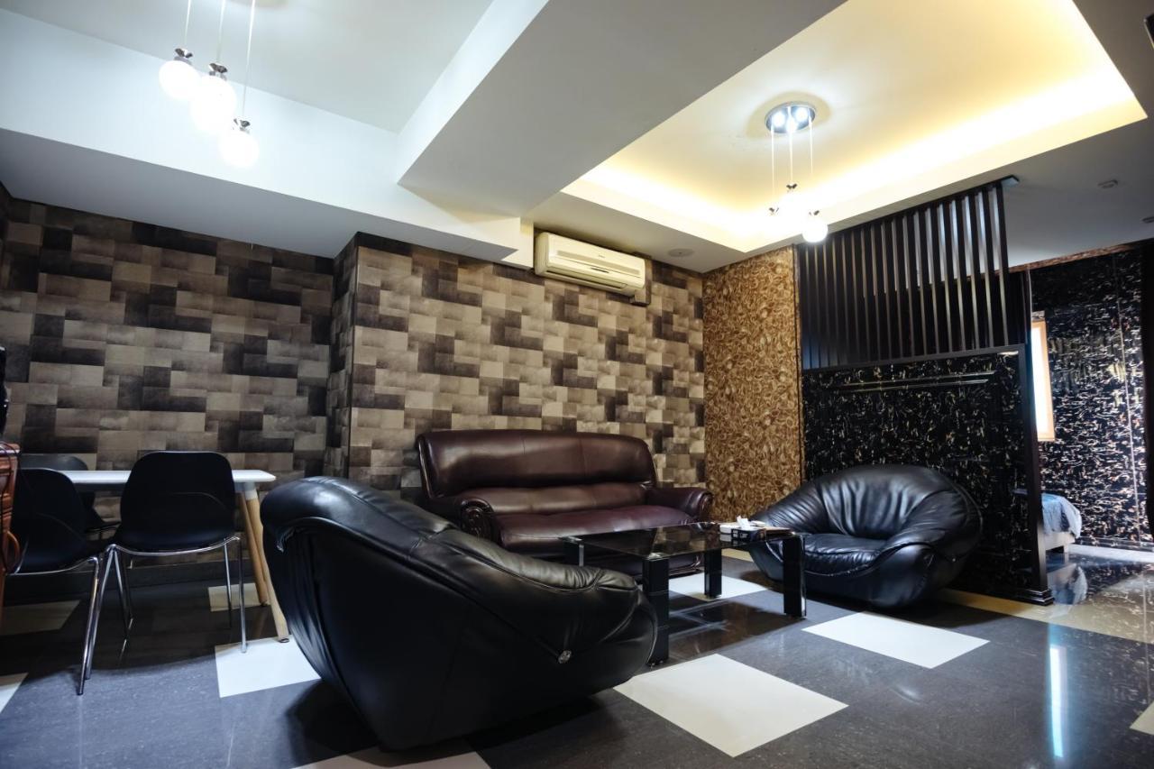 Golden Seconds Hotel Erévan Extérieur photo