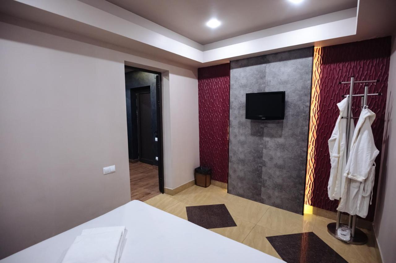 Golden Seconds Hotel Erévan Extérieur photo