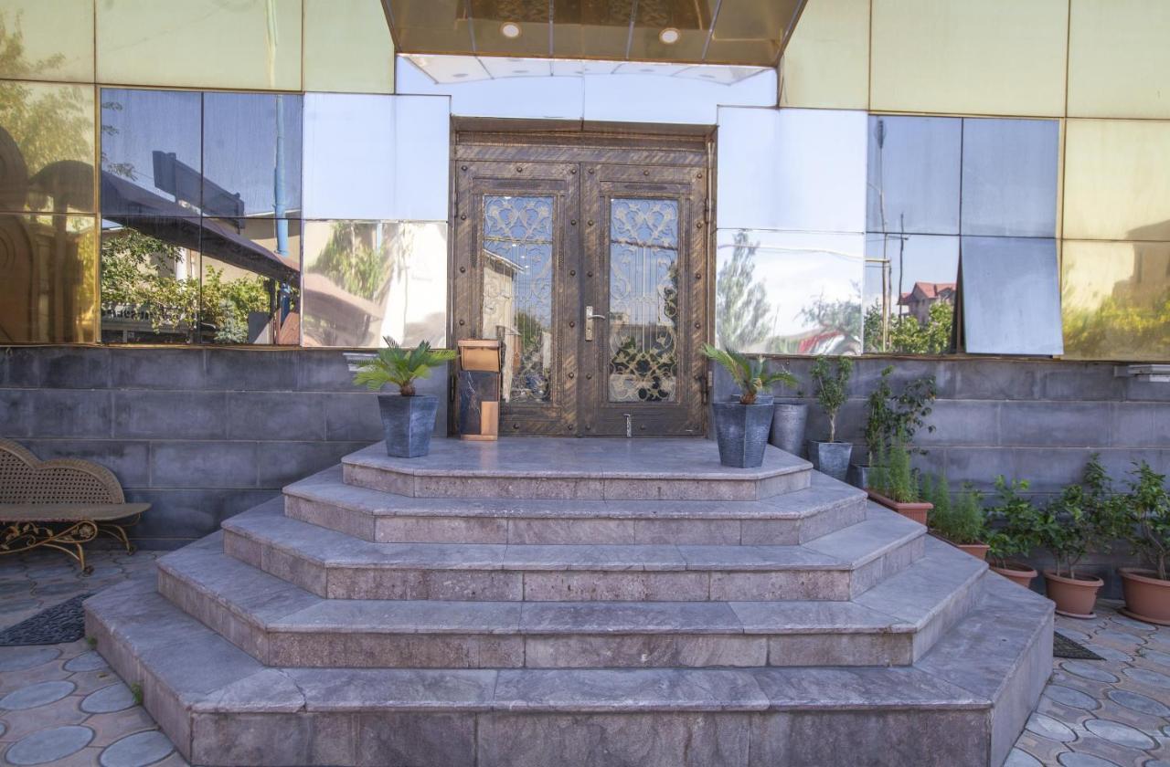 Golden Seconds Hotel Erévan Extérieur photo