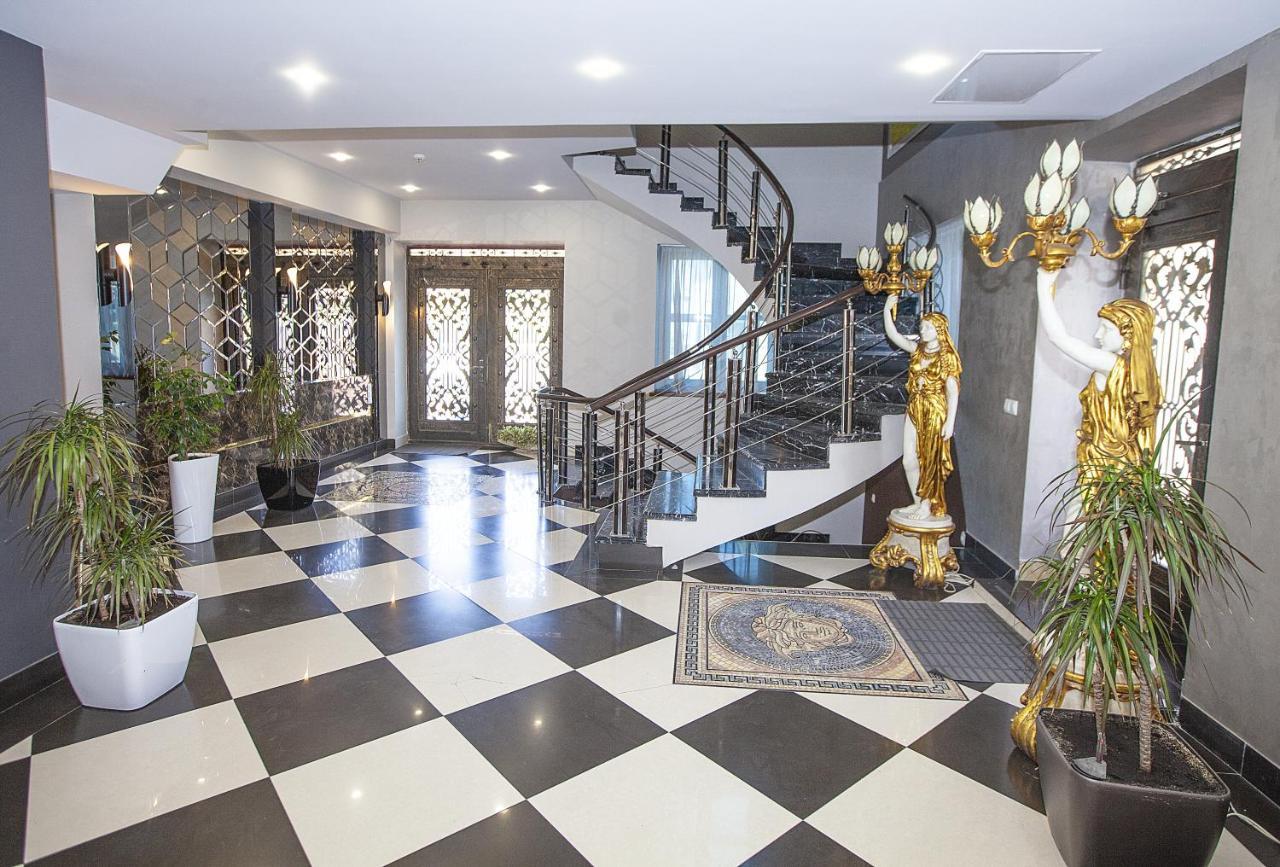 Golden Seconds Hotel Erévan Extérieur photo