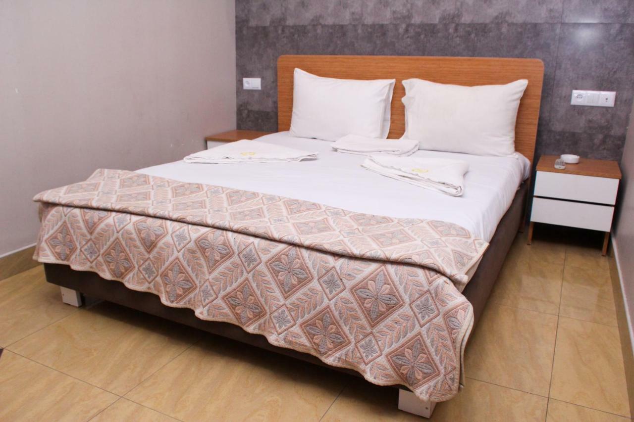 Golden Seconds Hotel Erévan Extérieur photo